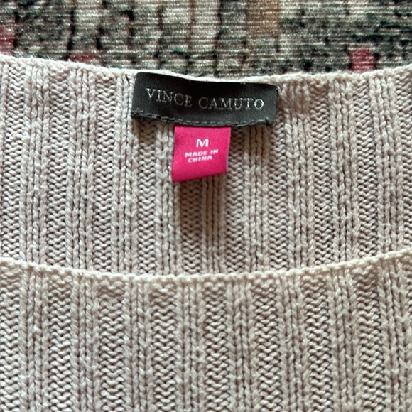 Vince Camuto V-Neck Light Pink/Lavender Sweater- Size Medium - Picture 3 of 4